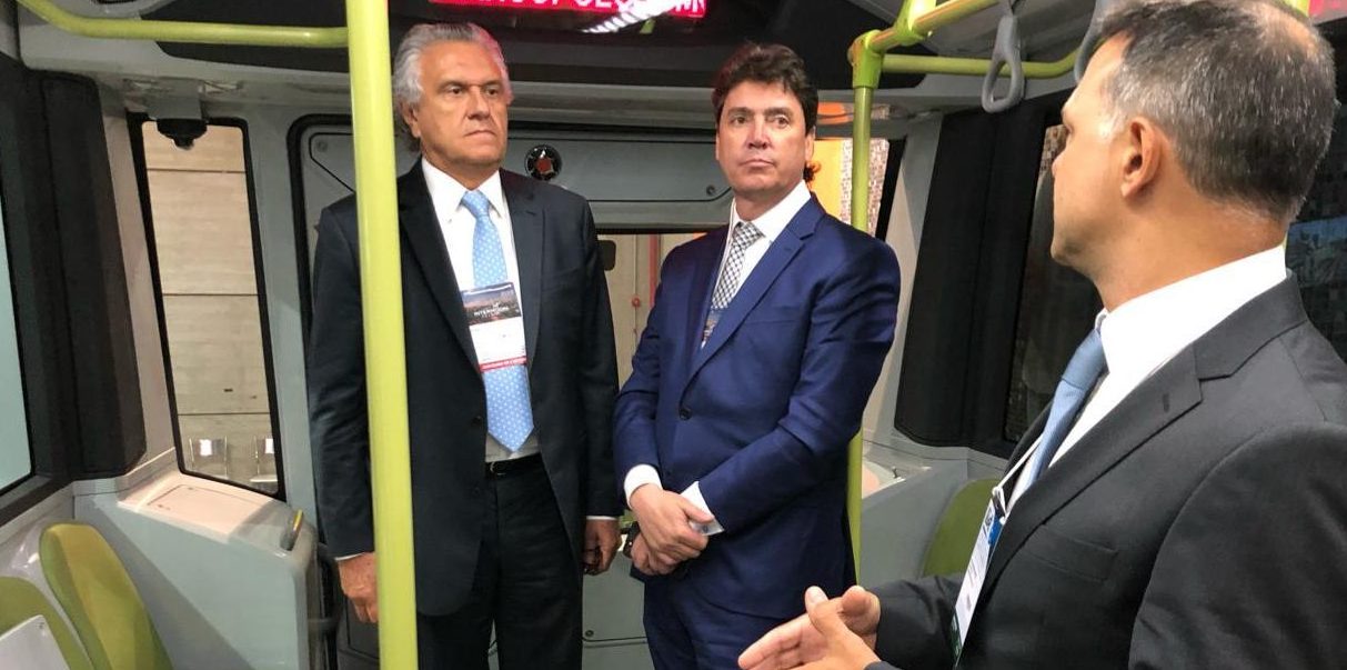 No momento você está vendo Governo de Goiás avalia tecnologia de ônibus elétricos sobre trilhos para o Eixo Anhanguera