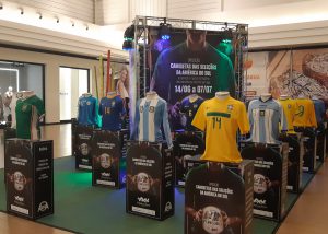 Leia mais sobre o artigo Exposição destaca a Copa Sul-Americana através de camisas de futebol