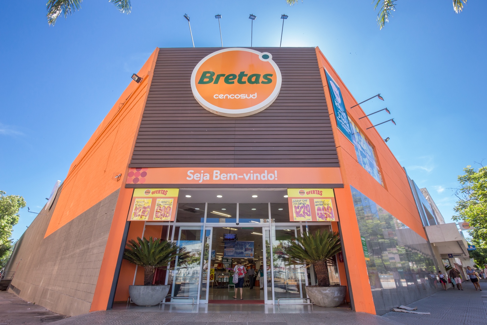 Você está visualizando atualmente Bretas abre 15 vagas de emprego em quatro cidades de Goiás