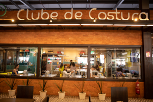 Leia mais sobre o artigo Clube de Costura disponibiliza conteúdo sobre moda em Blog e IGTV