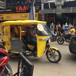 Triciclos tuk-tuk invadem a região da Rua 44, no Centro de Goiânia