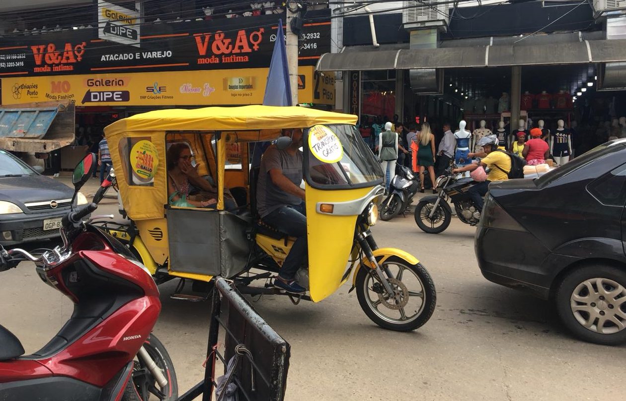 Leia mais sobre o artigo Triciclos tuk-tuk invadem a região da Rua 44, no Centro de Goiânia