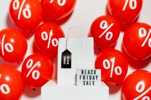 Leia mais sobre o artigo Especialista em finanças dá dicas para consumidor não se endividar na Black Friday