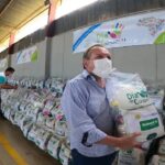 Sistema OCB/GO faz entrega de 700 cestas de alimentos para famílias carentes