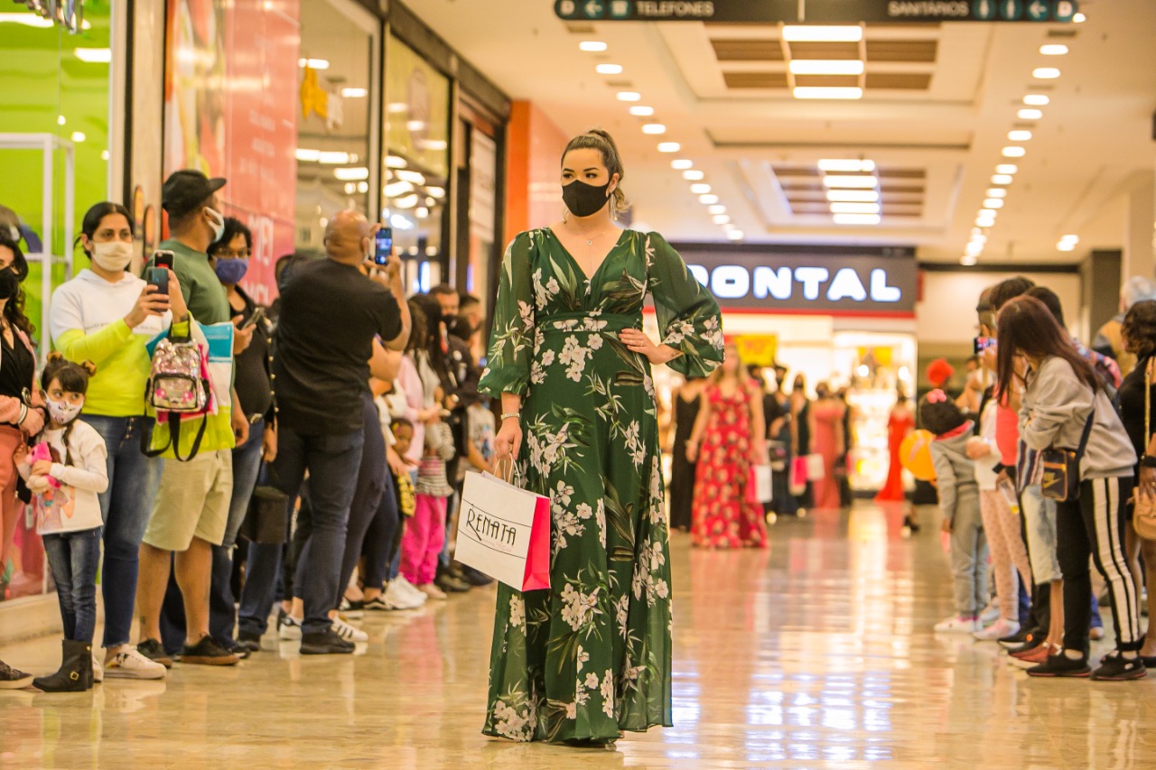 Leia mais sobre o artigo Desfile no Shopping Cerrado apresenta moda africana e combate preconceito na moda