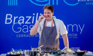 Leia mais sobre o artigo Chef goiano Ian Baiocchi representa o Cerrado brasileiro durante evento em Dubai