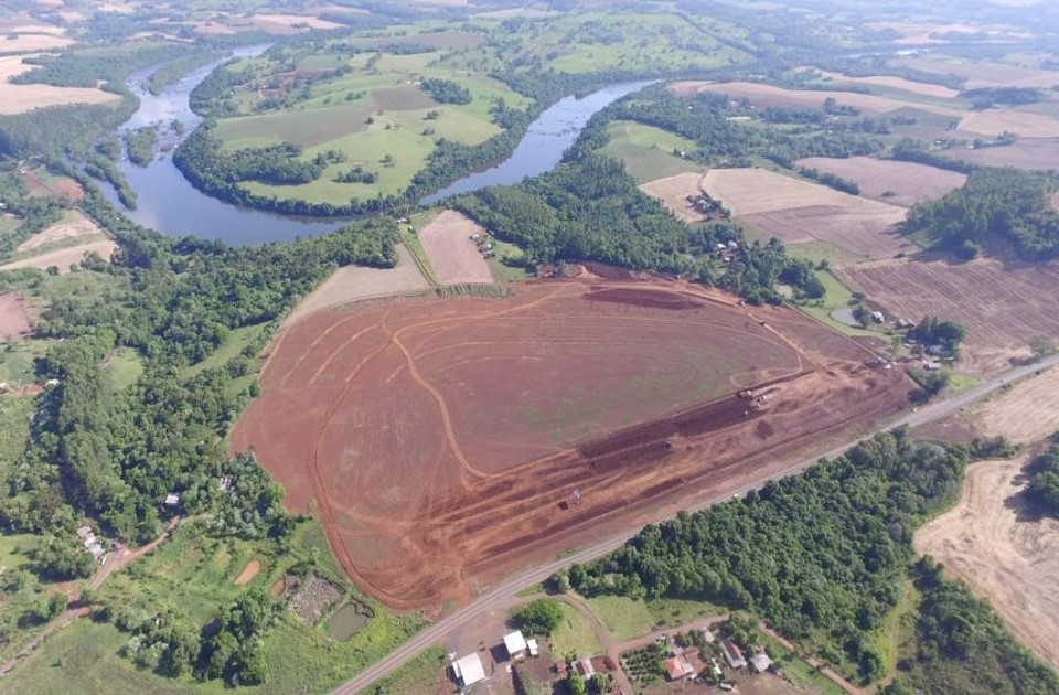 No momento você está vendo Piracanjuba inicia a construção da maior fábrica de queijos do Brasil