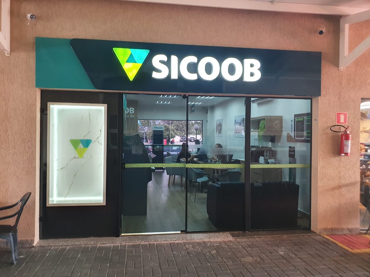 Leia mais sobre o artigo Sicoob UniCentro Br inaugura Agência no Alpha Mall