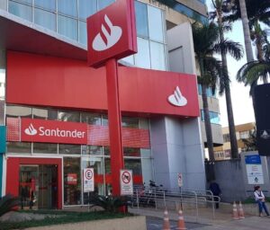 Leia mais sobre o artigo Santander reforma agências de Goiás para atender expansão da base de clientes