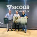 Projeto Piraíba recebe camisas de proteção solar do Sicoob UniCentro Br