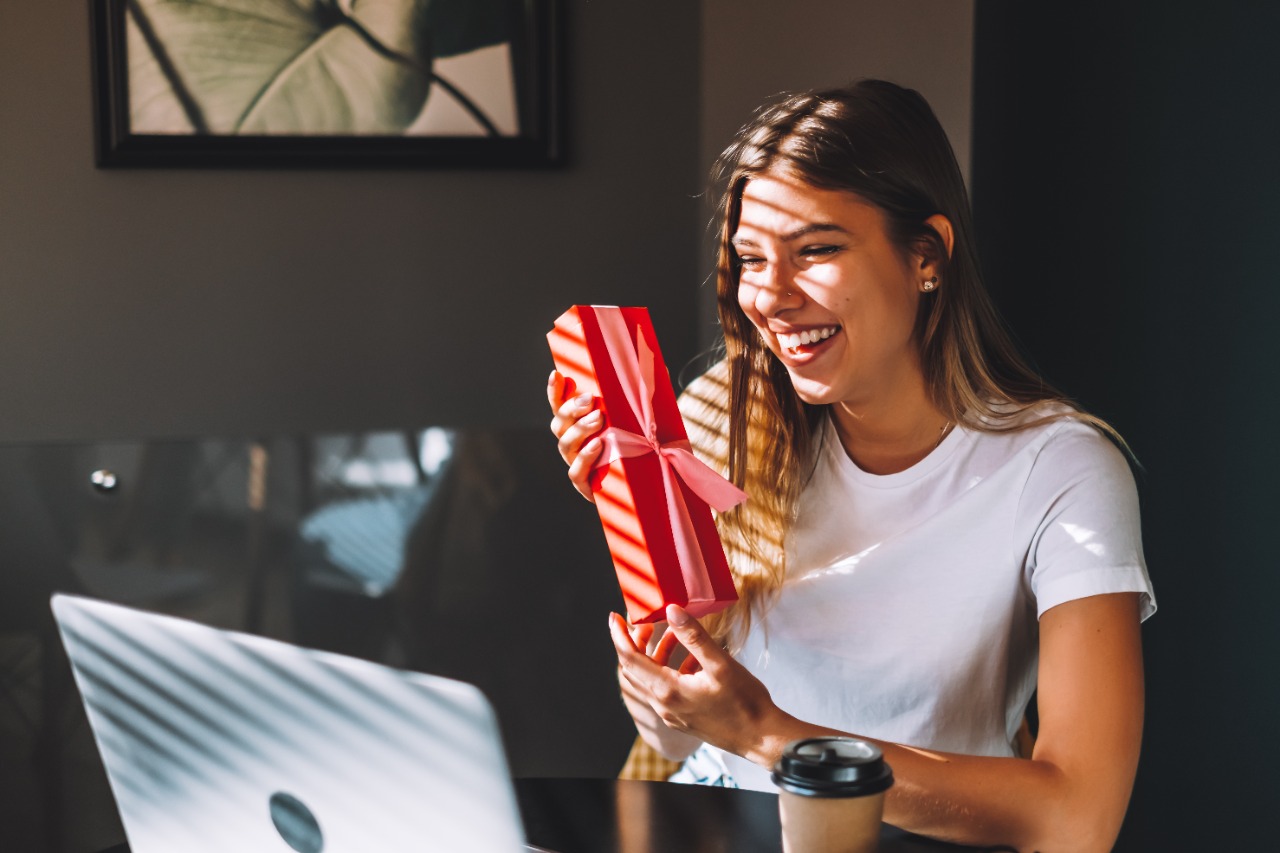 Leia mais sobre o artigo <strong>5 produtos tech para presentear no Natal por até <a>R$ </a>500</strong>