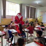 Ação solidária da Central Sicoob Uni entrega 240 presentes em escola de Goiânia