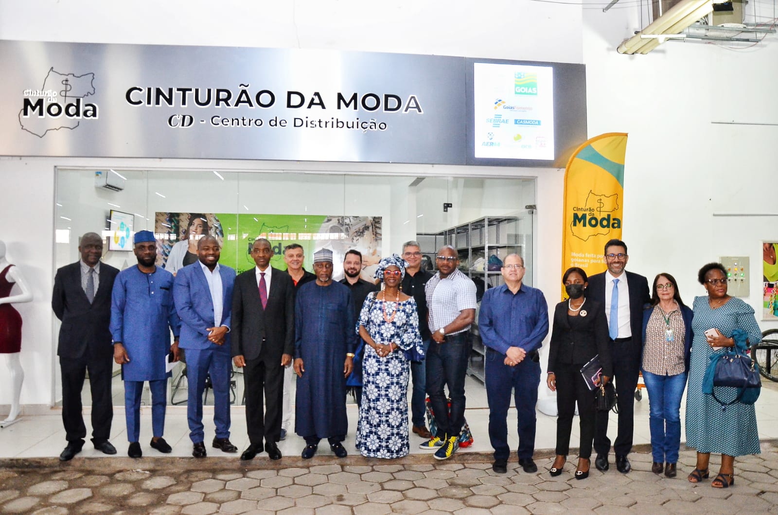 No momento você está vendo <strong>Grupo Mega Moda recebe embaixadores africanos </strong>