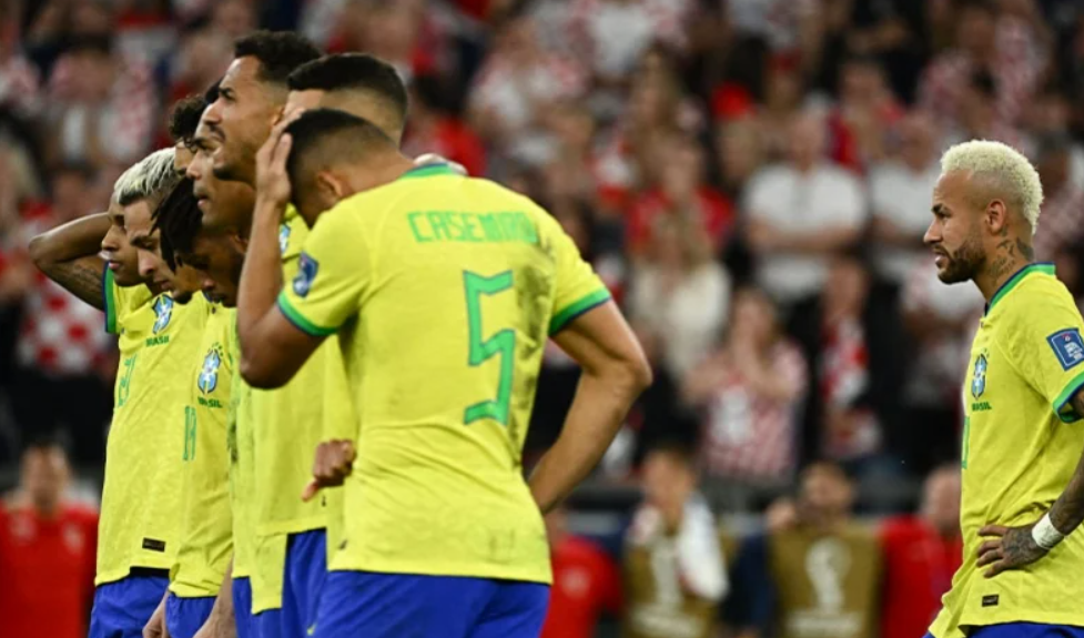 Leia mais sobre o artigo  A Copa do Mundo não é nossa: O que a desclassificação da Seleção Brasileira pode ensinar aos gestores?