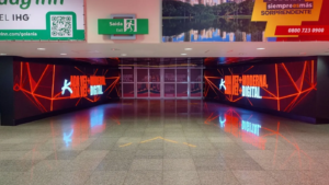 Leia mais sobre o artigo Aeroporto de Goiânia propõe experiência imersiva com túnel de LED no desembarque