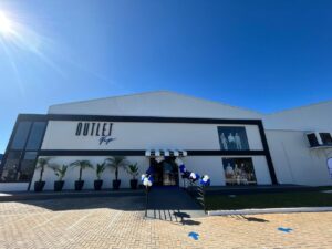 Leia mais sobre o artigo Outlet Vip das marcas M.Pollo e Paco Jeans é inaugurado em Aparecida de Goiânia