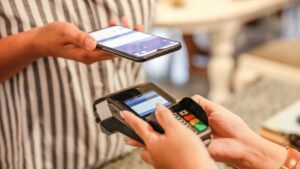 Leia mais sobre o artigo Uso de carteiras digitais cresce 10,8% no e-commerce em 2023