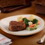 Outback presenteia fãs com sua famosa faca para steaks